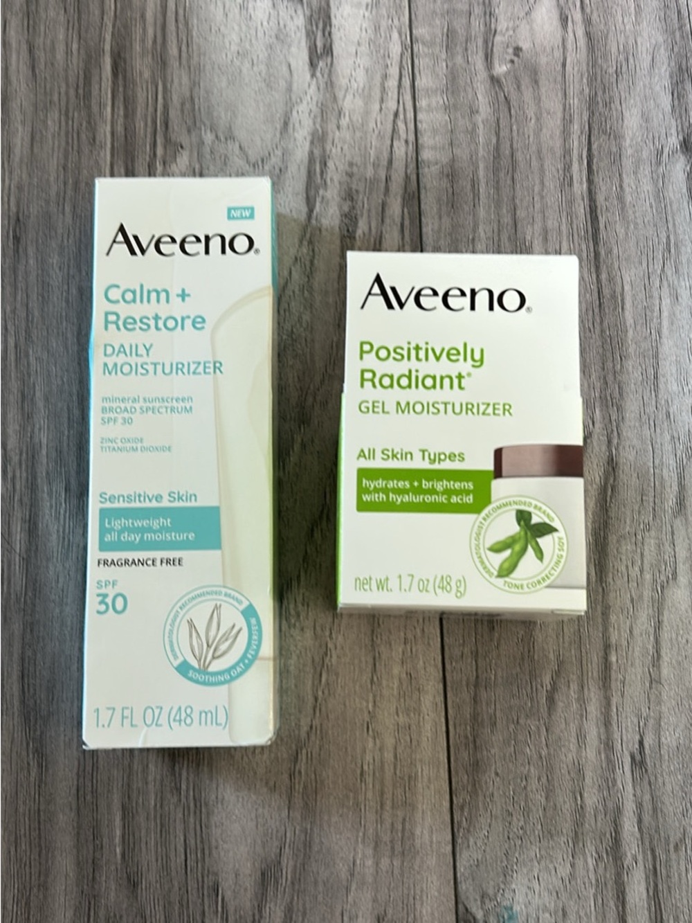 Aveeno Calm + Restore Daily Moisturizer SPF 30 — White